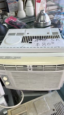 Frigidaire window air conditioner 5,000Btu works well
