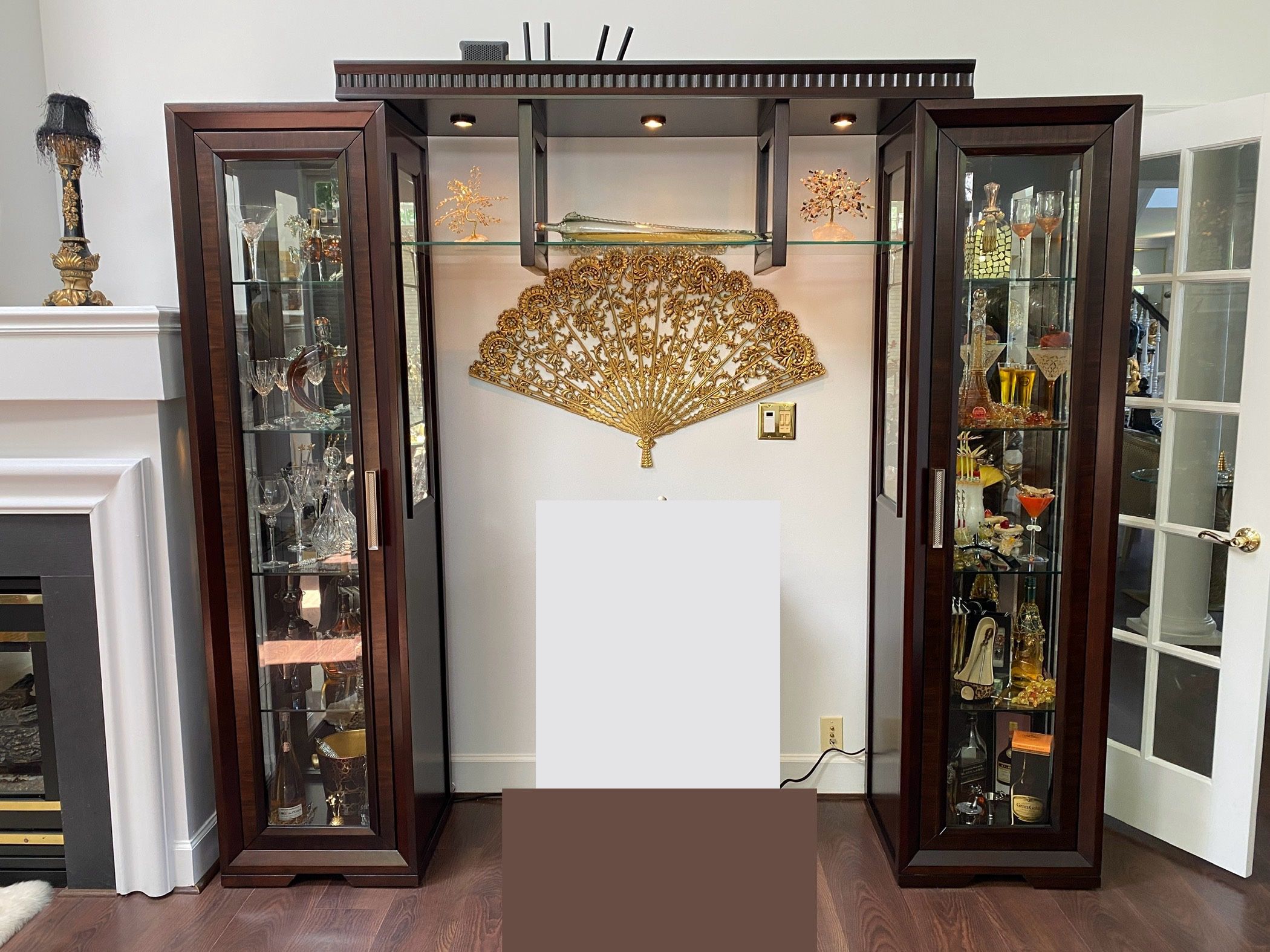 Brentwood Display Cabinet with Left Facing Pier, Right Facing Pier & Light Bridge with Glass Shelf