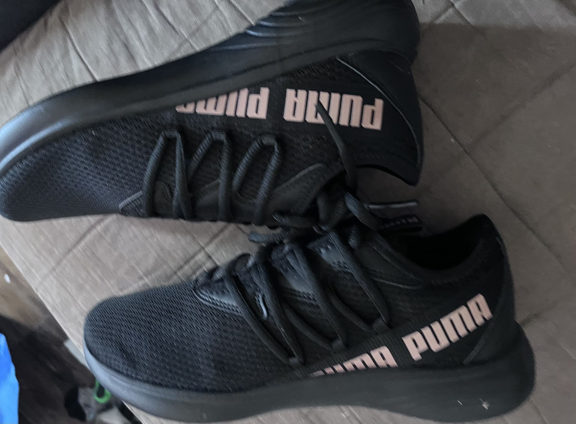 Pumas Women Shoes Size9 And A Half