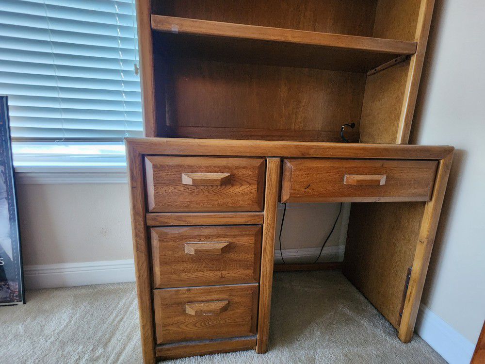 4 Drawer Desk With Bookcase On Top