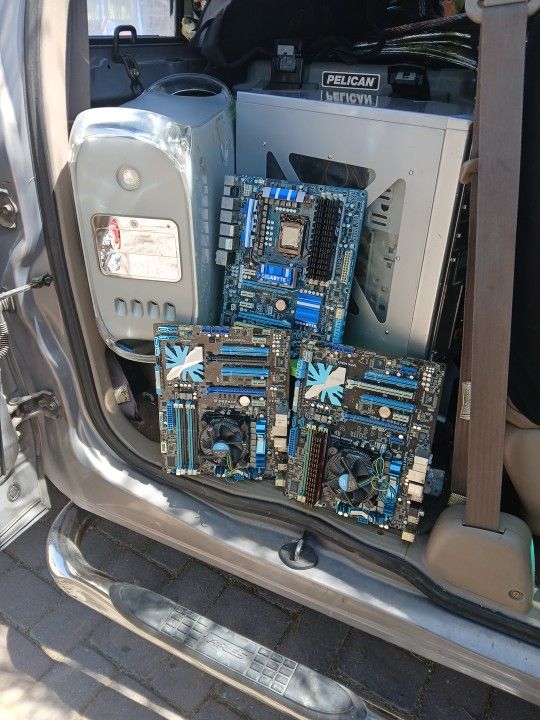 Mac G4 ,msi Gaming Tower And 3motherboards All Together 250.00 ,or Best Offer