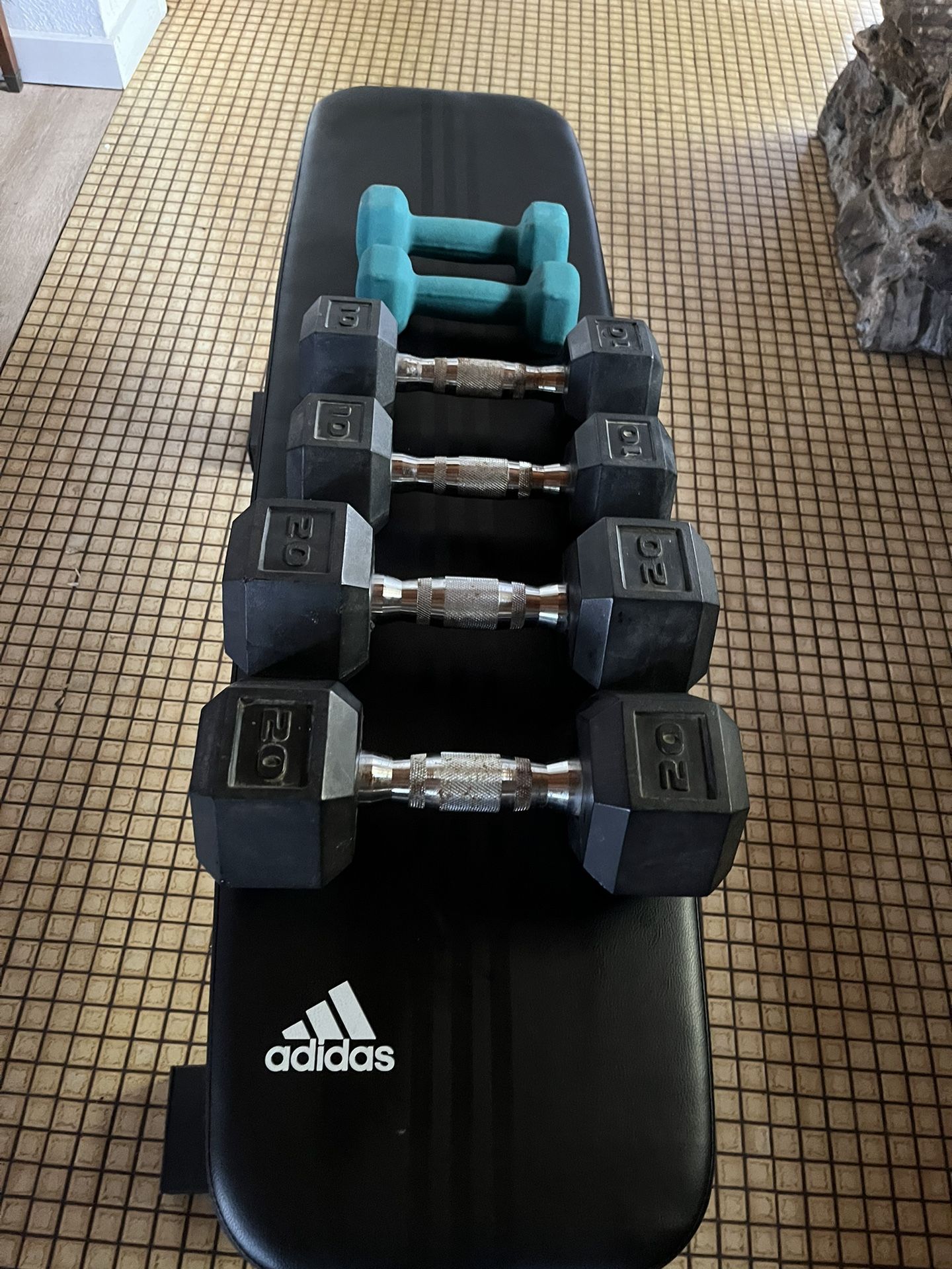 Adidas Flat Training Bench W/ Set Of 10lbs & 20lbs  Dumbbells 