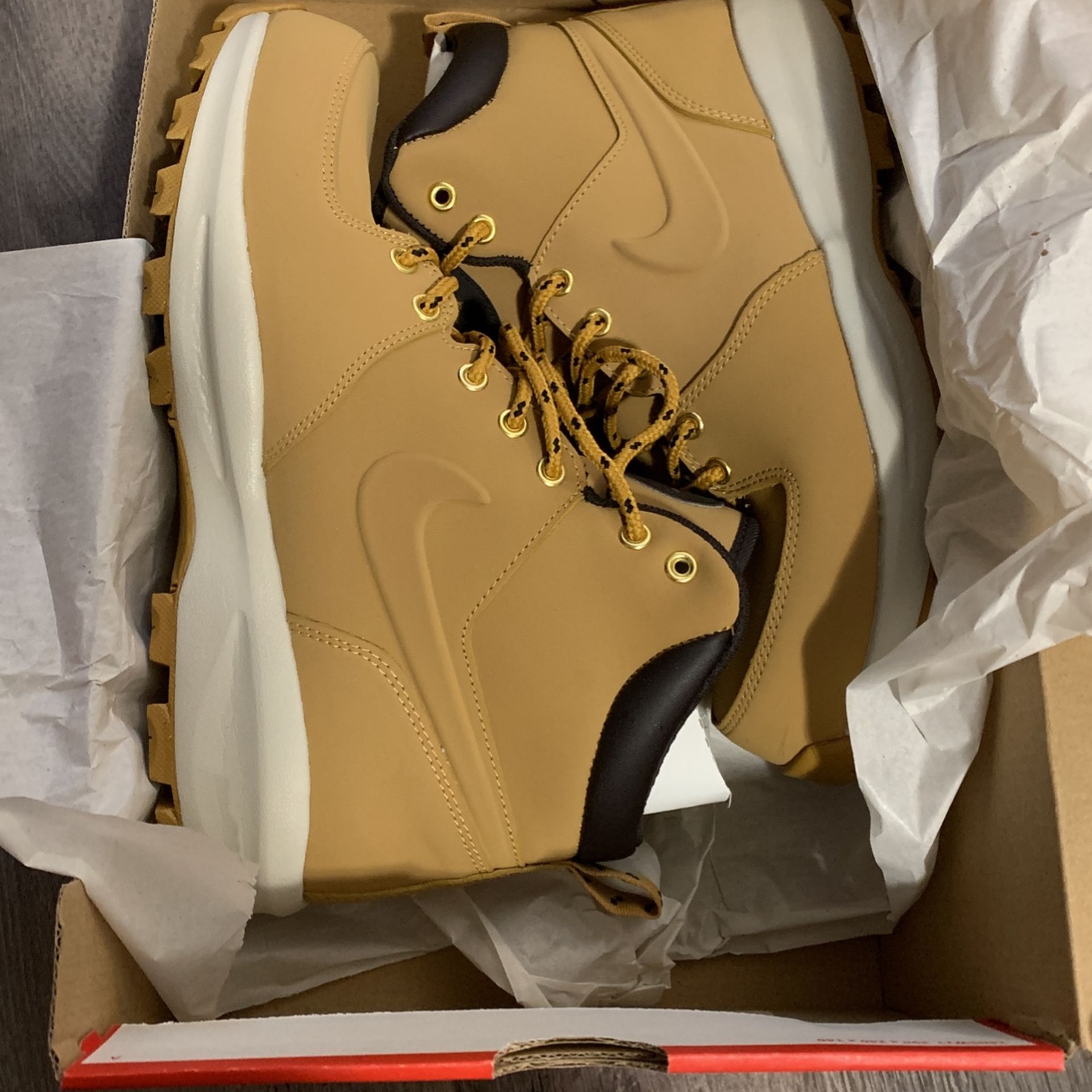 Brand New Nike Manoa Leather Boot (Size 9.5) $99