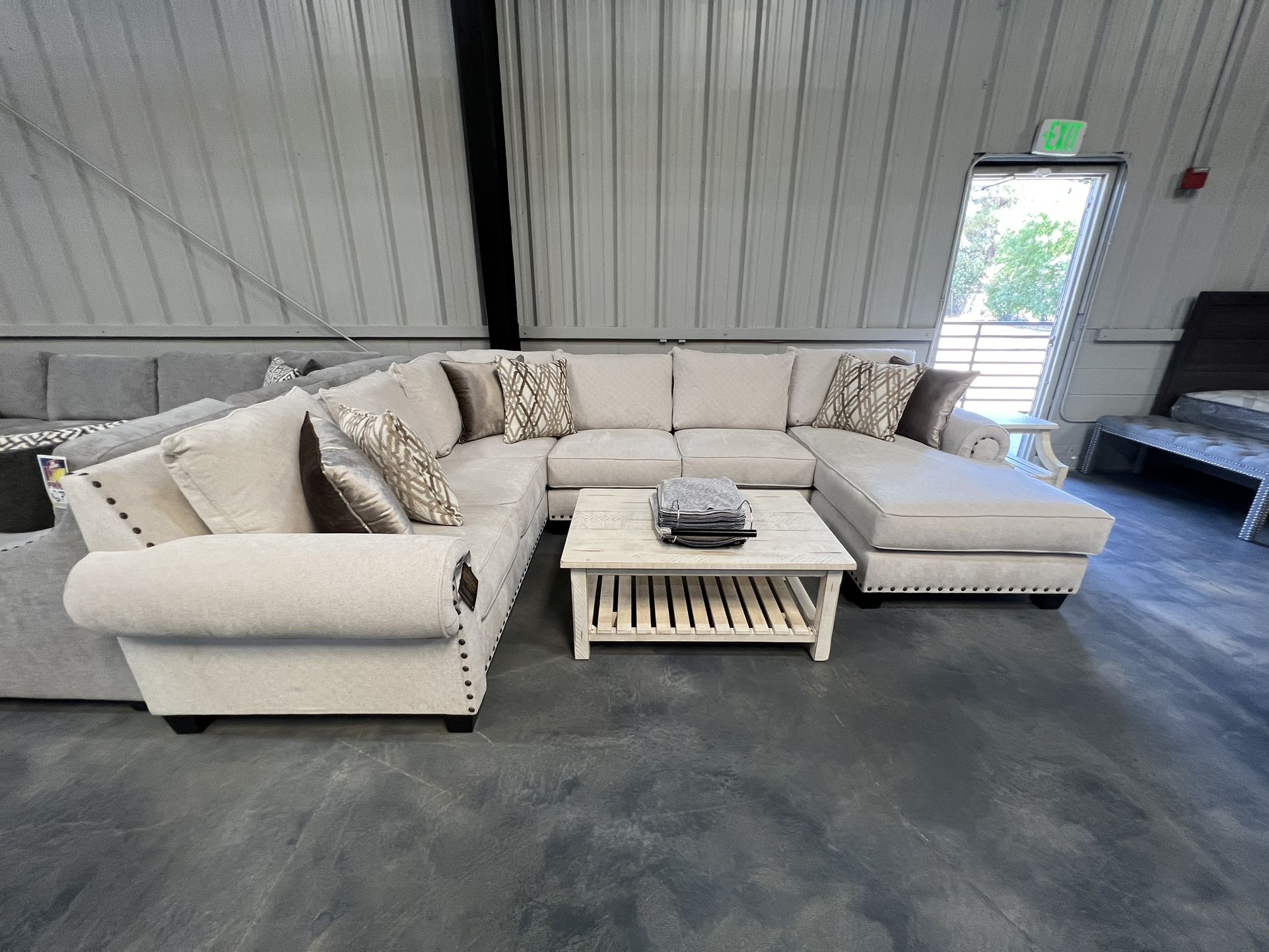 Beige Sectional w/ chaise