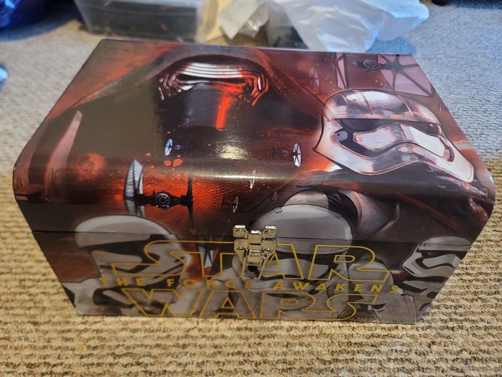 Kylo Ren and Storm Troopers Tri-Coastal Design Treasure Chest Box