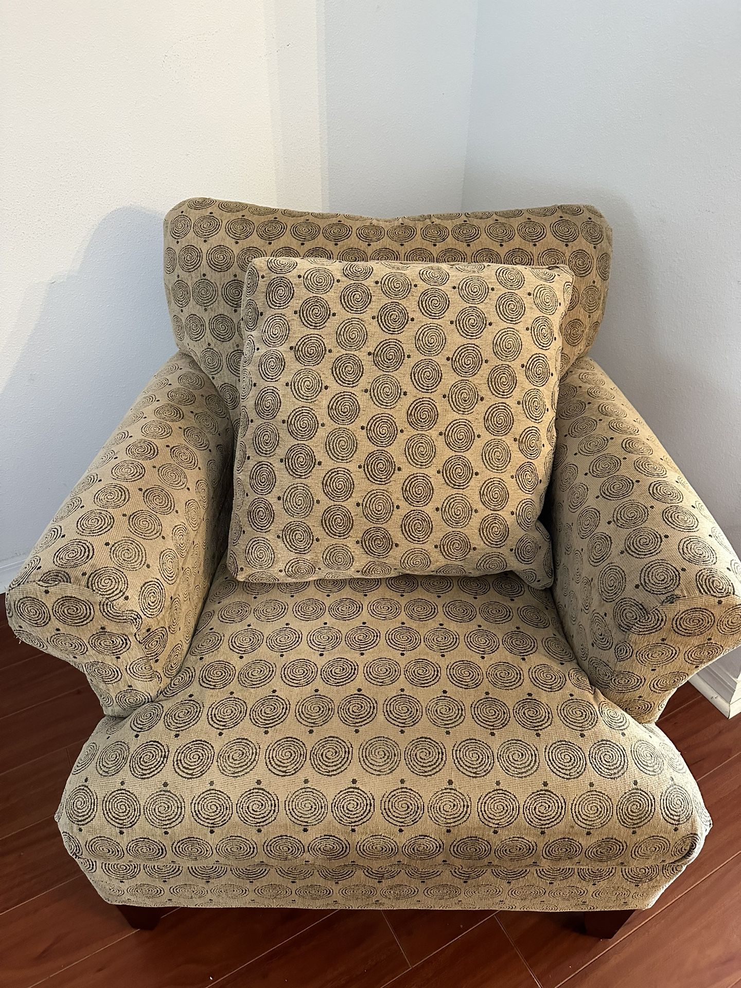 Accent chair With Matching Pillow