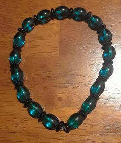 Nice Turquoise and Black Bead Bracelet