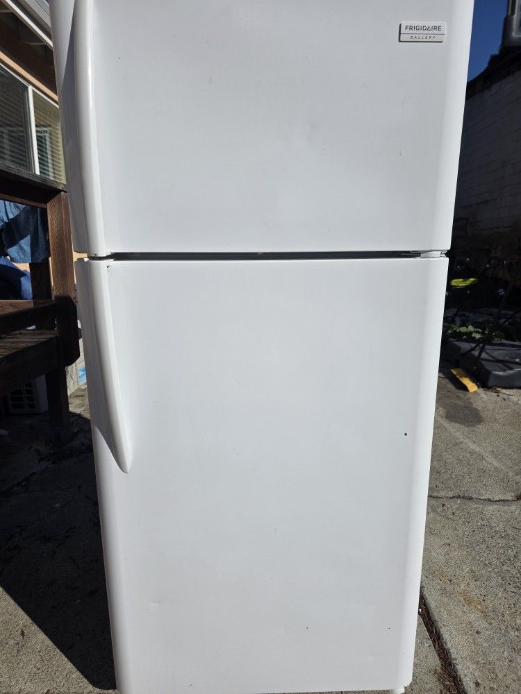 Frigidaire Gallery refrigerator