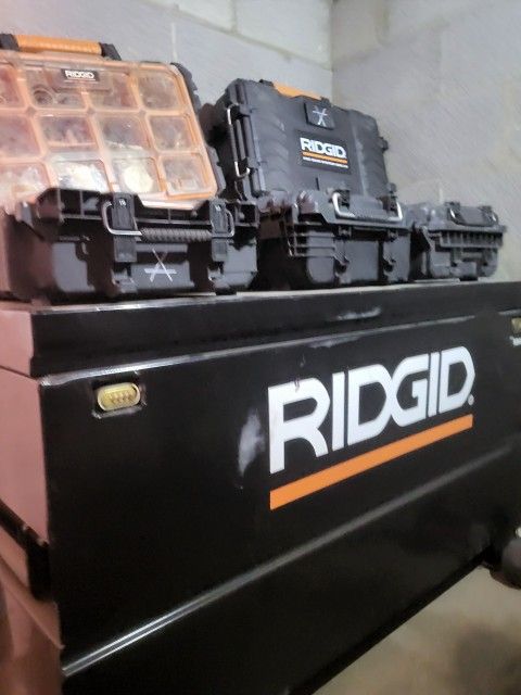 RIDGID Universal Storage Chest W/ 5 Stackable Box 