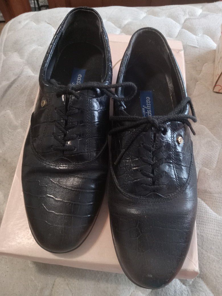 Easy Spirit Leather Shoes