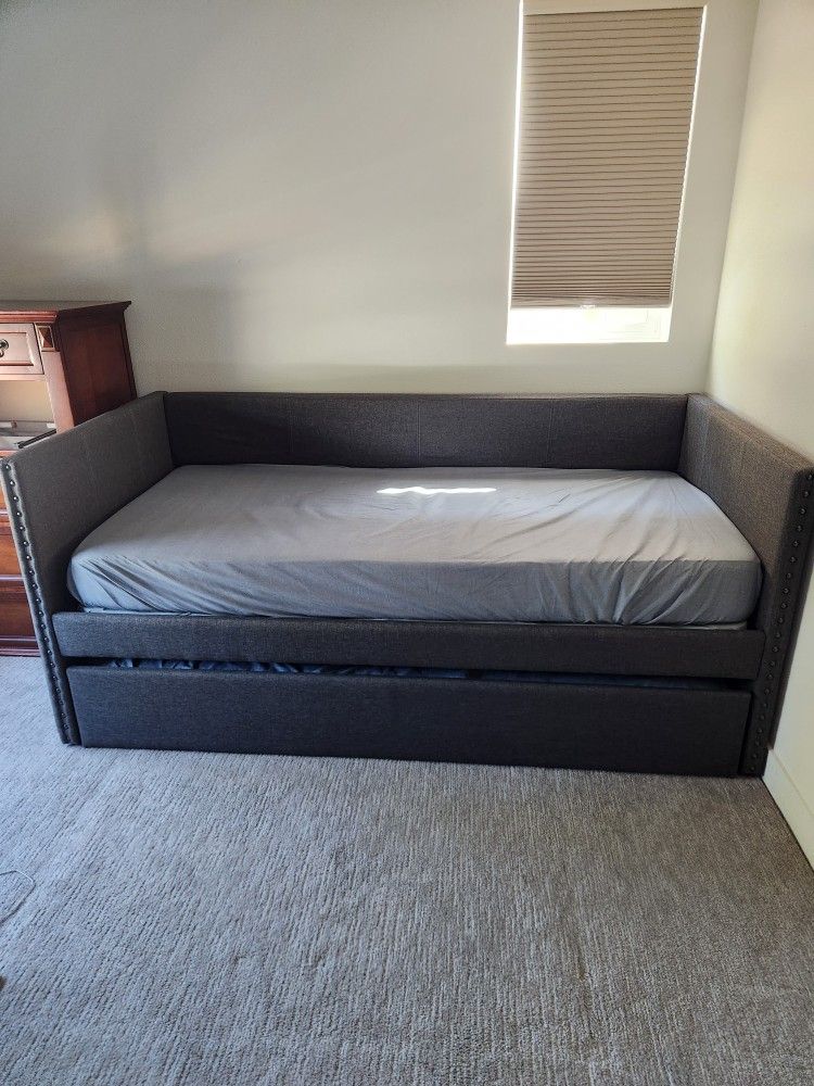 Day Bed Including Mattress