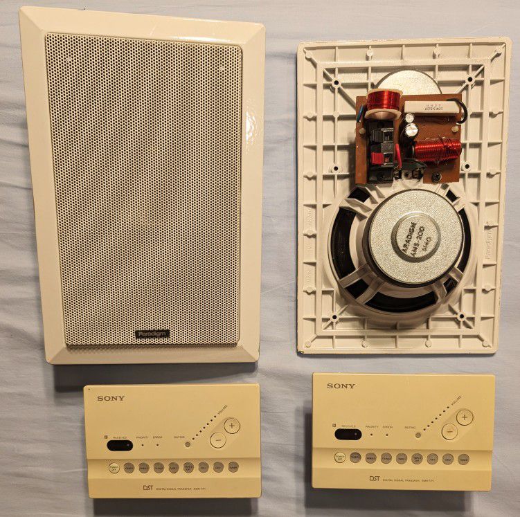 2x In Wall Speakers / SonyDST 