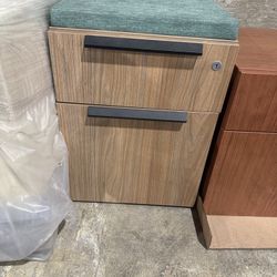 Mobile laminated pedestal