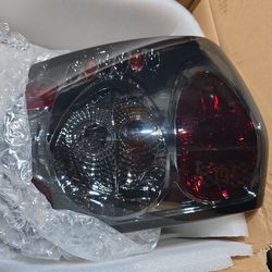 2004 Jeep Grand Cherokee  tail lighta