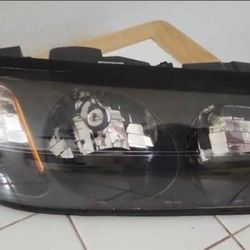 2000-2005 OE Chevy Impala Front Passenger Headlight Assembly With Bulbs
