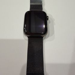Apple Watch Series 6 44mm (GPS + Cellular) Titanium M/L Milanese Loop Band
