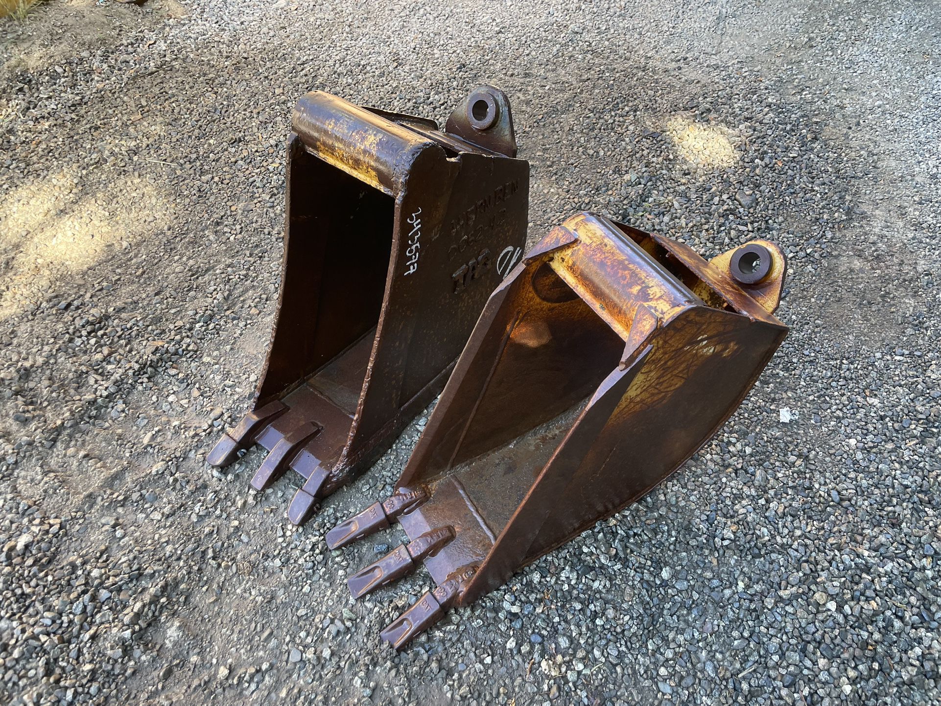 Wain Roy / Tag Quick Attach Backhoe Buckets 