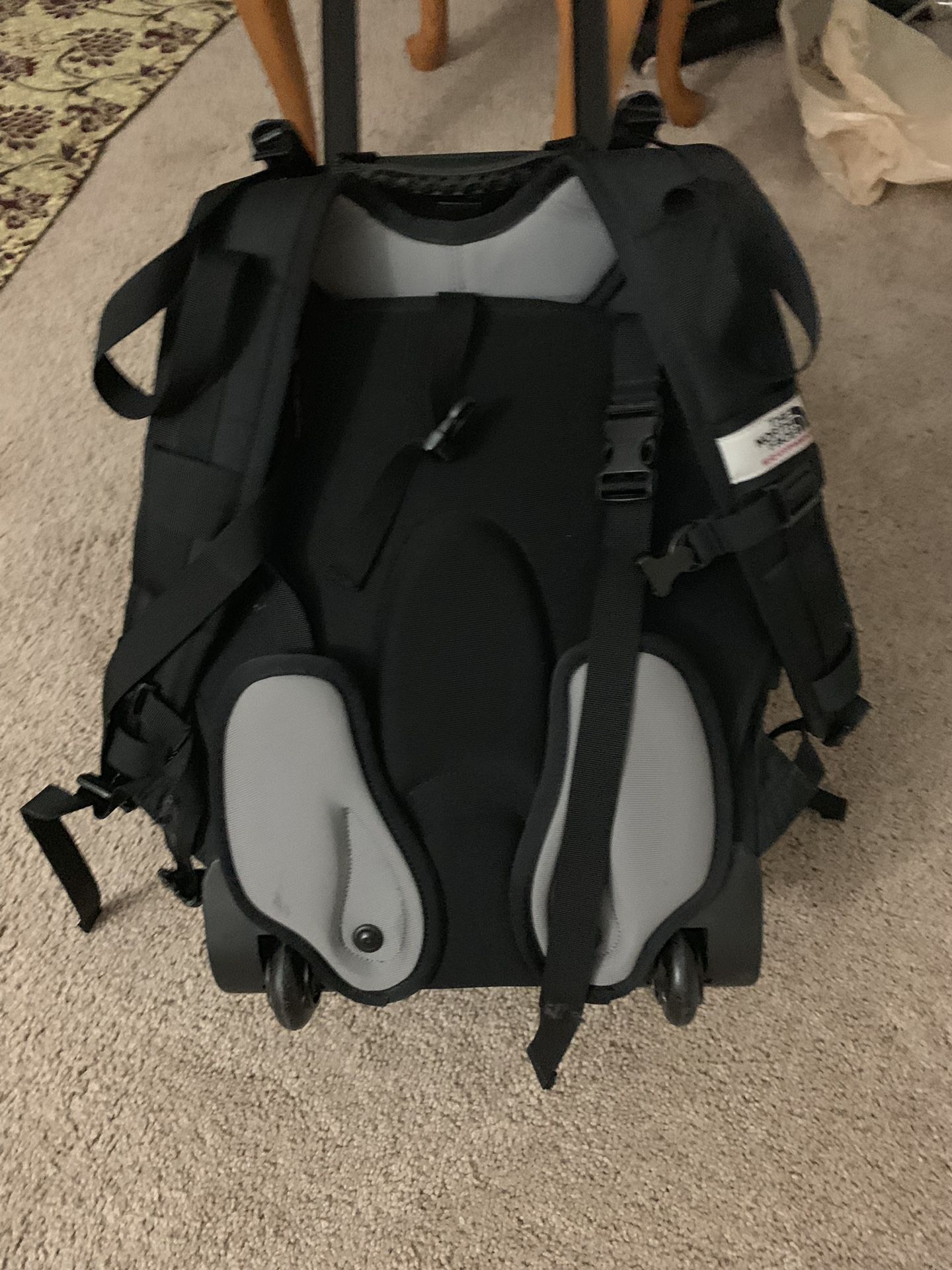 The north face rolling bag