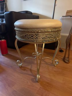 Banqueta / Vanity Stool vintage dorada con asiento crema