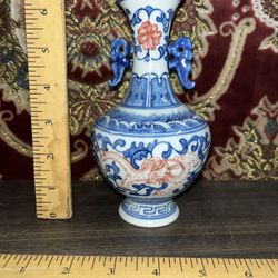 Vintage Chinese Porcelain Vase Dragon Motif