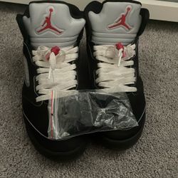 7.5 jordan 5’s with extra laces