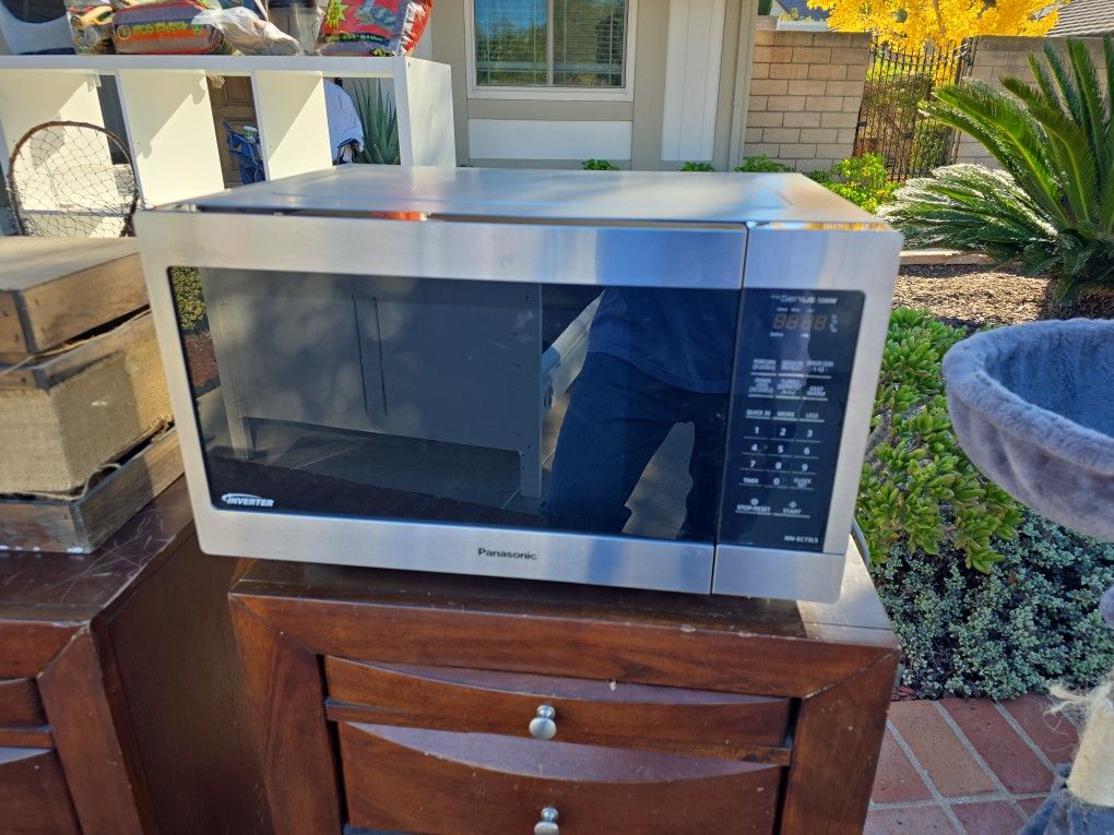 Like New Panasonic Microwave