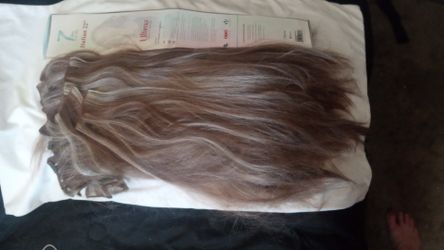 Ultima Italian 22 inch organic protein clip in hair extensions 3 bundles plus 2 pcs-new!