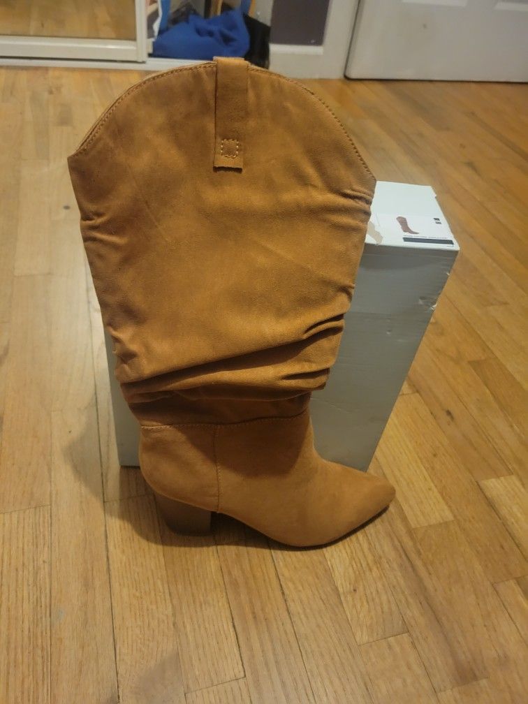 Womans New Size 9 Boots