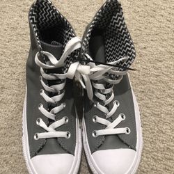 Converse  Women Chuck Taylor Size 7