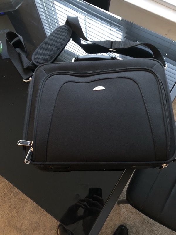 Black Samsonite laptop bag