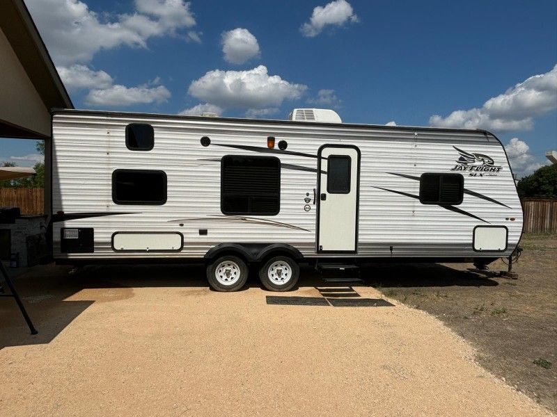 Vendo Mi Rv 2017 30feet for Sale in San Antonio, TX - OfferUp