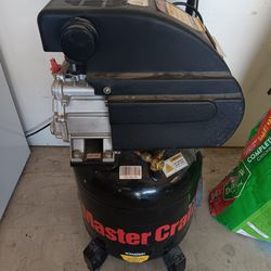 Master Craft 10 Gallon Air Compressor 