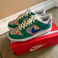 Nike dunk sneaker size 6y brand new
