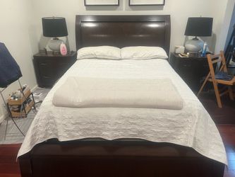 Master bed furniture set