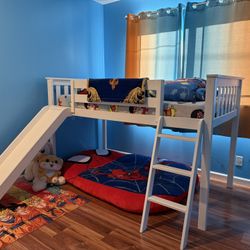 Twin loft Bed- Exceptional condition 
