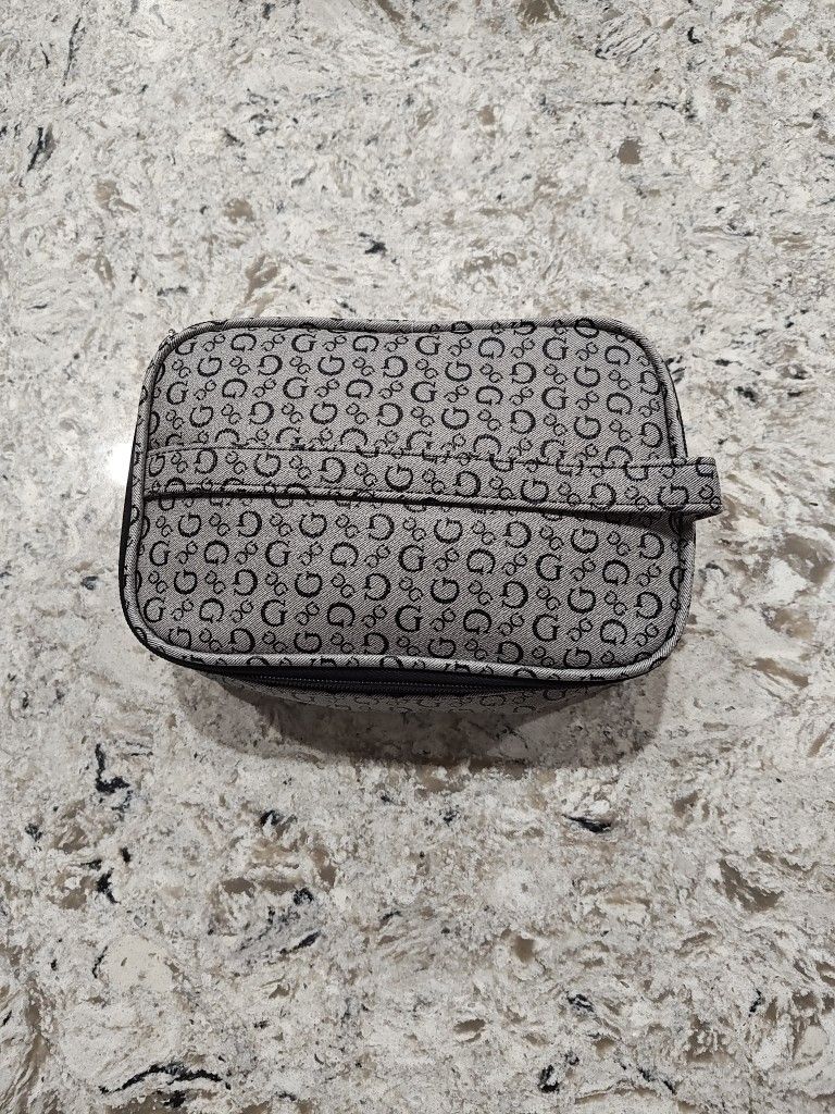 Small Guess Faux Leather Cosmetics Case With Repeating G Pattern