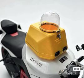 Cat backpack made of motorcycle fuel tank