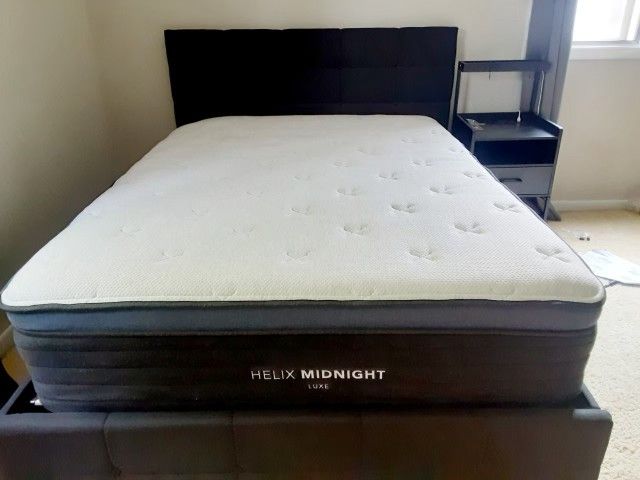 Helix Midnight Luxe Queen Size Mattress With GlacioTex Cooling Cover