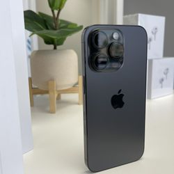 iPhone 14 PRO unlocked Battery 🔋 95% Good Condition Case And Charger For Free !!!!