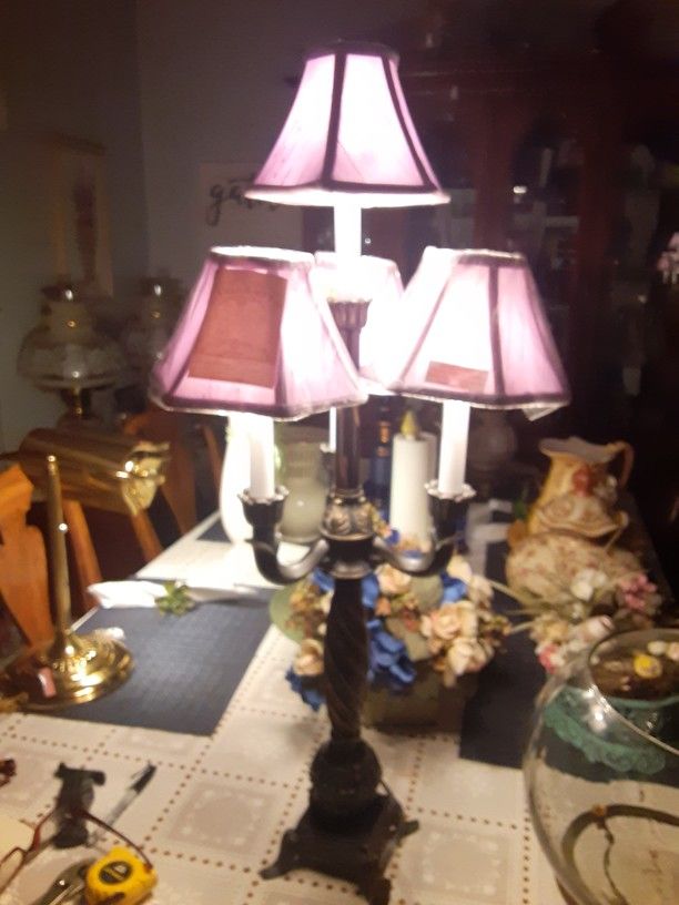 VERY Beautiful VINTAGE LAMP  THE shades Are  GORGEOUS  PURPLE  has 4 lights 