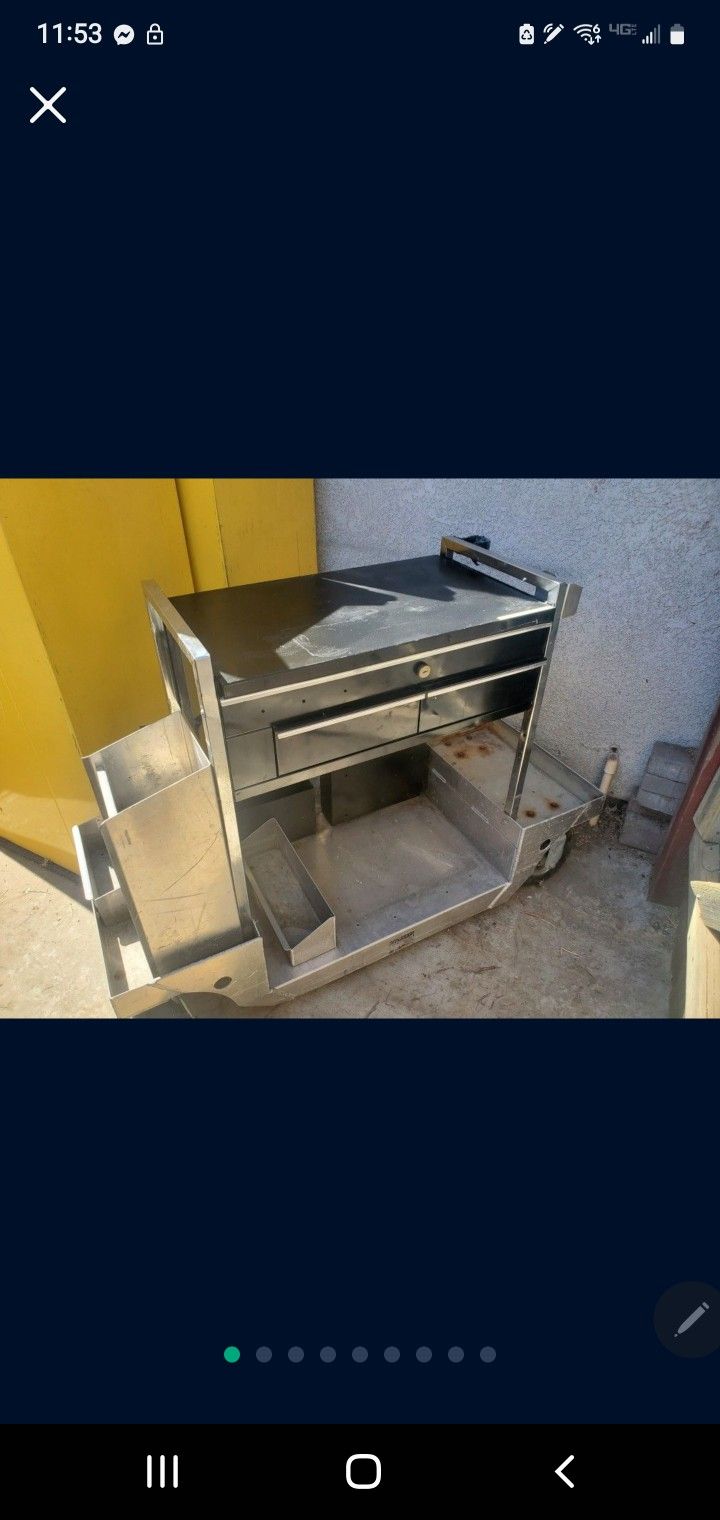 Mechanic Track Toolbox With Pneumatic Tires