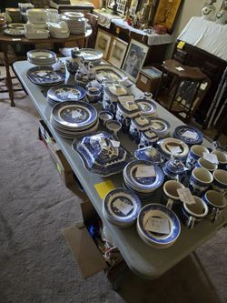 Blue Willow China Set