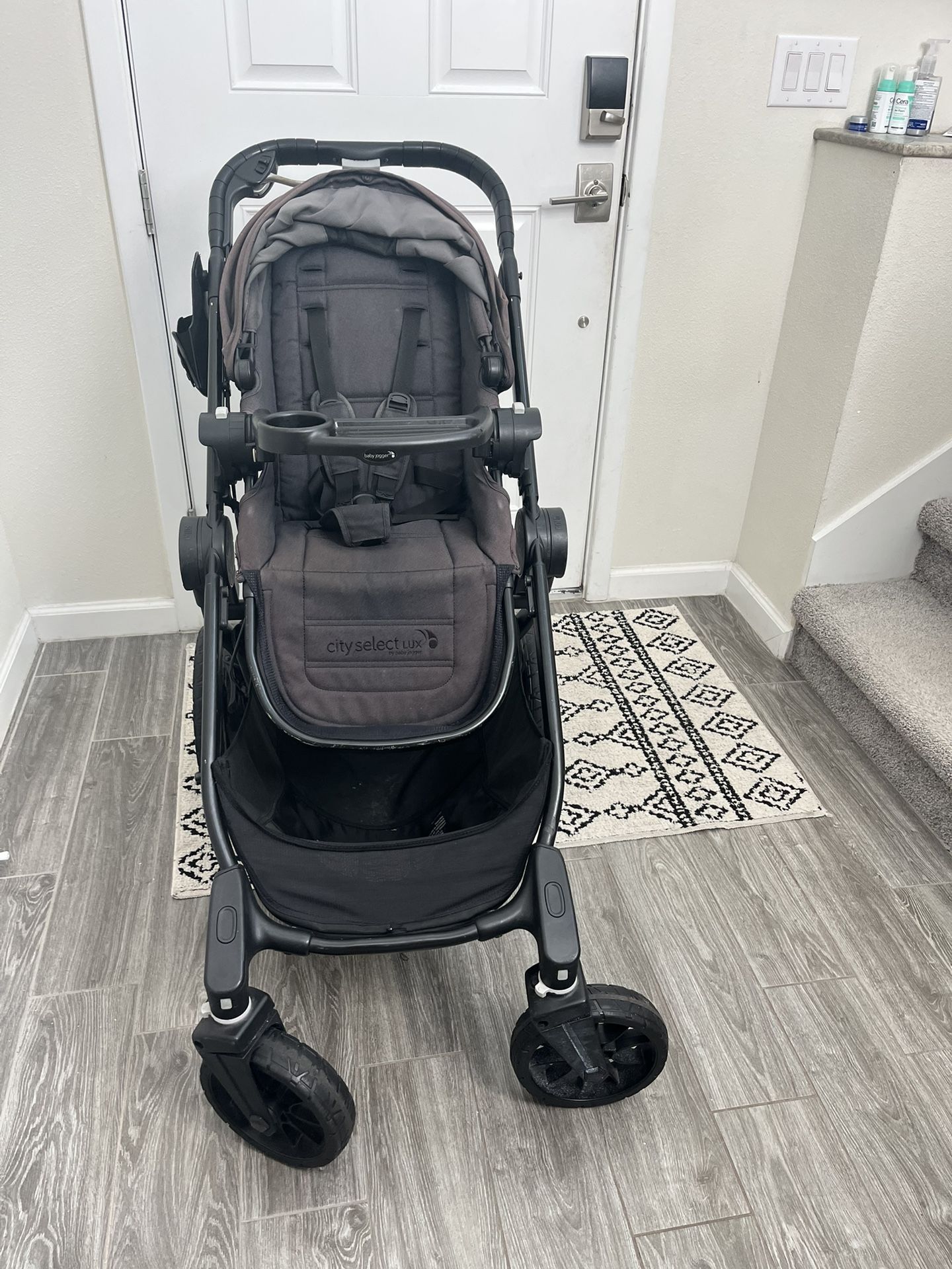 Stroller With Reversible Seat