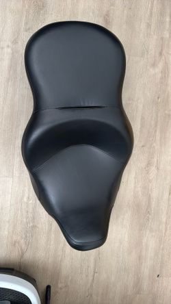 Harley-Davidson Motorcycle Seat – Like New Condition - RDW-92/61-0067