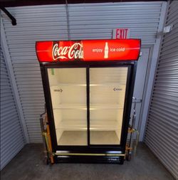 True GDM-45 Commercial Cooler Sliding Glass Door Display Refrigerator / Merchandiser Fridge