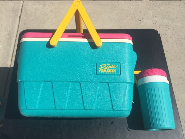 Vintage Retro Igloo Cooler Picnic Basket 90’s for Sale in