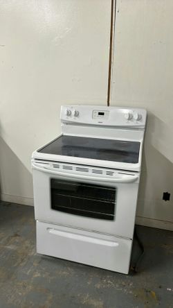 White Electric Stove in Good Condition with Glass Top