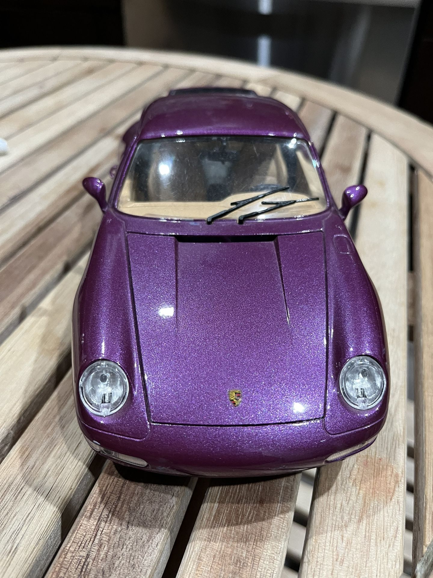 Porsche 911 1993 Carrera 1:18 Burago executive 993 Purple Spoiler