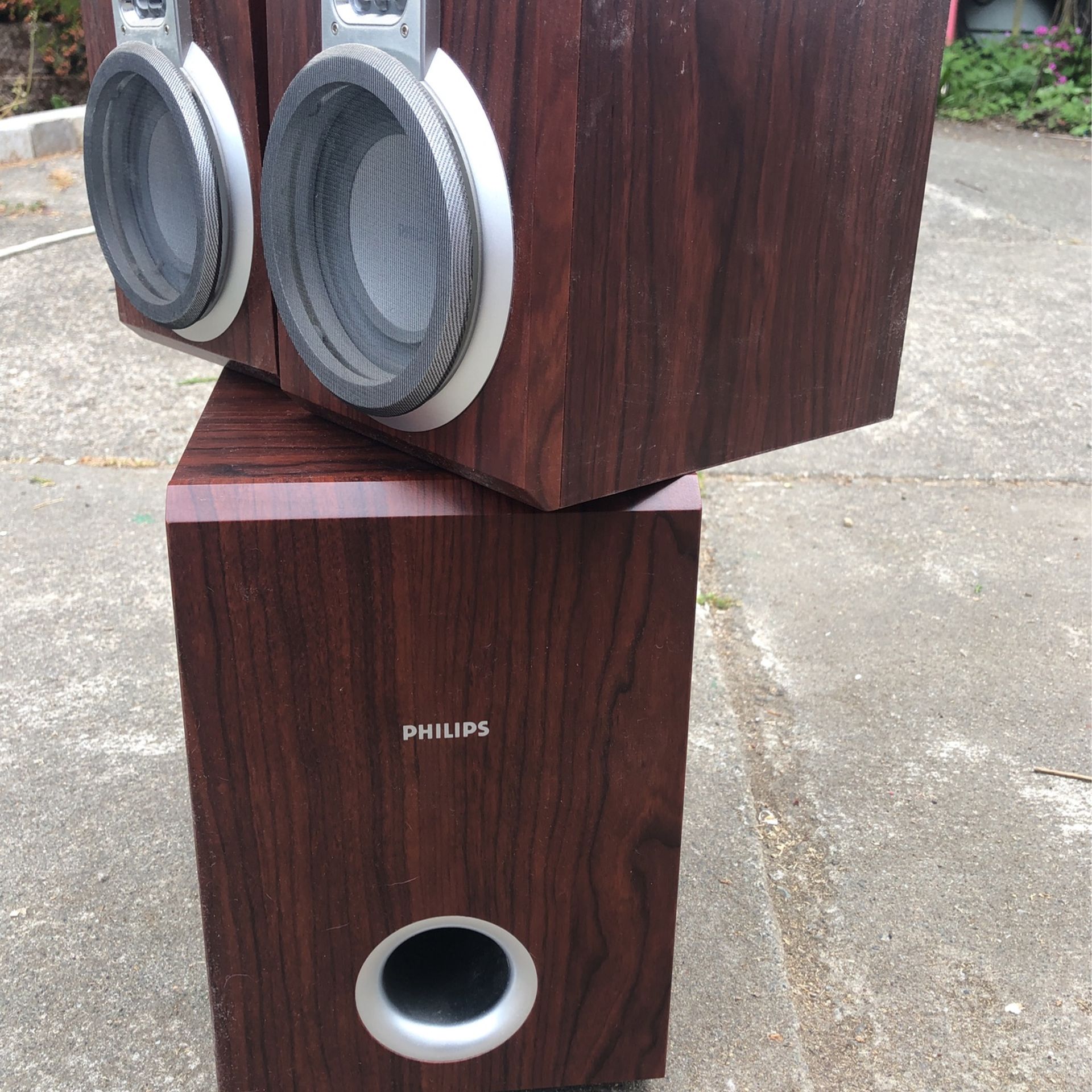 Philips Subwoofer And 2 Speakers for Sale in Renton, WA OfferUp