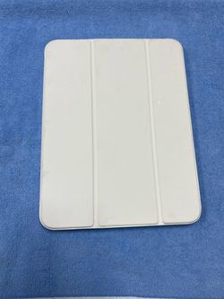 White apple Smart Folio cover for an iPad